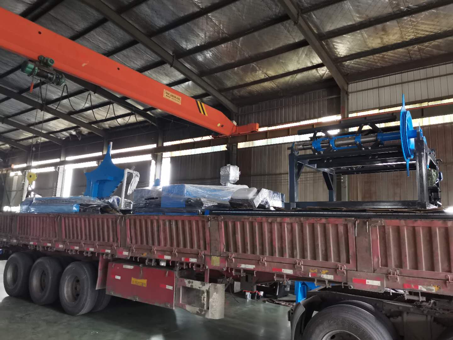 阜陽(yáng)何總訂購(gòu)螺旋風(fēng)管機(jī)，風(fēng)管生產(chǎn)二線(xiàn)全套設(shè)備